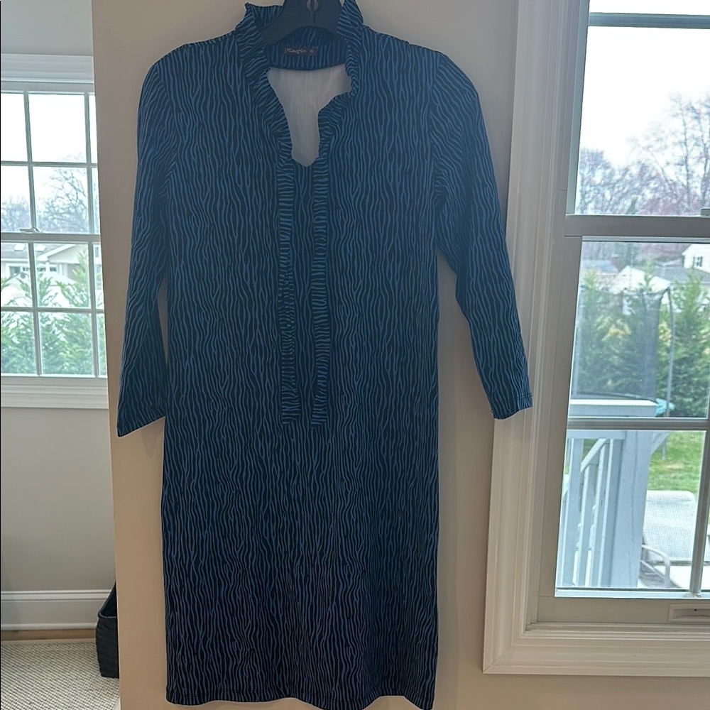 J McLaughlin casual dress. Beautiful blue print